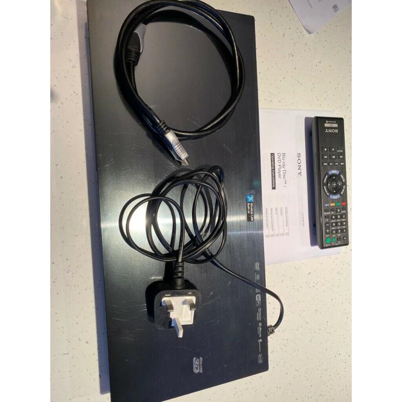 Sony 3D Bluray player BDP S790 plus 4 Bluray discs