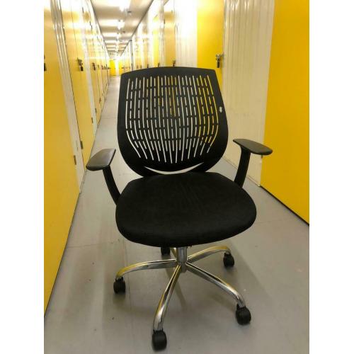 BLACK OFFICE CHAIRS X6