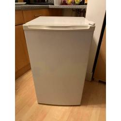 White ?Essentials? Undercounter fridge