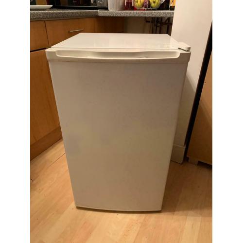 White ?Essentials? Undercounter fridge