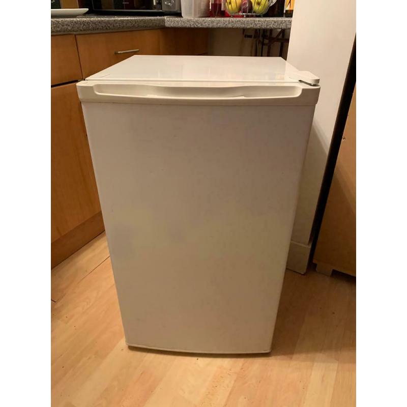 White ?Essentials? Undercounter fridge