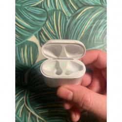 David Silva Manchester City?s AirPod Lighting Charging Case