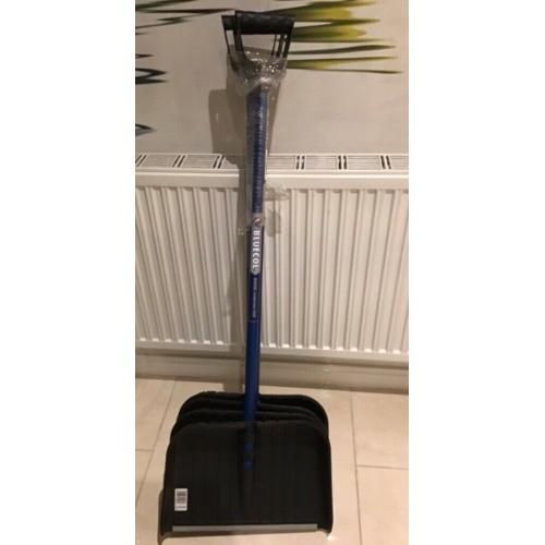 Brand new bluecol long handle steel edged snow shovel ?10 caerleon