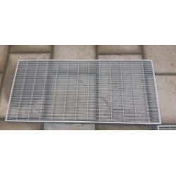 Cattle grate type covers