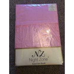 Double fitted valance in pink