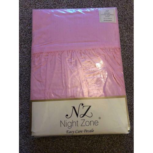 Double fitted valance in pink