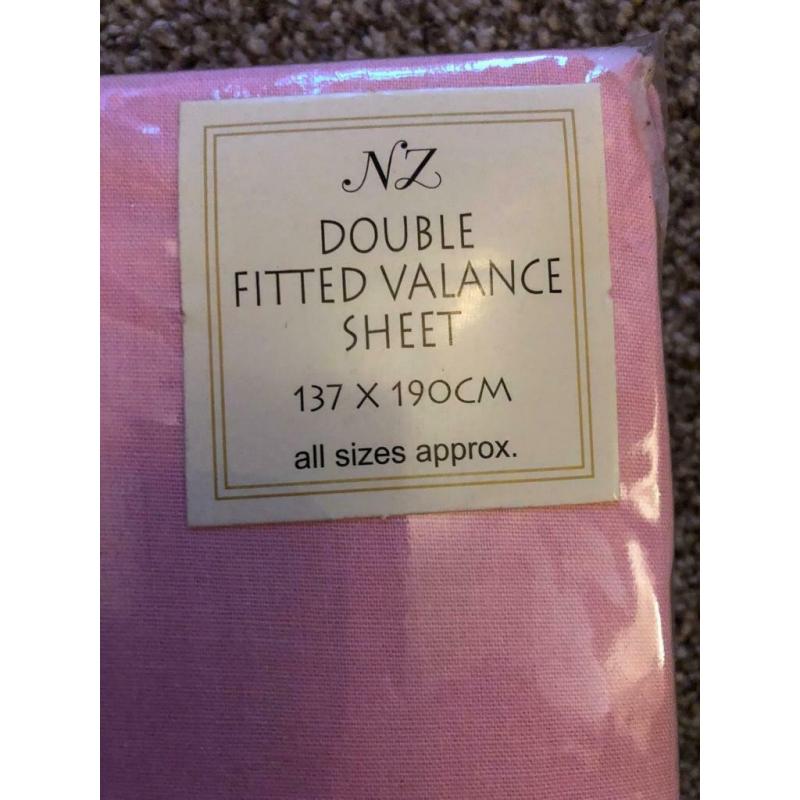 Double fitted valance in pink