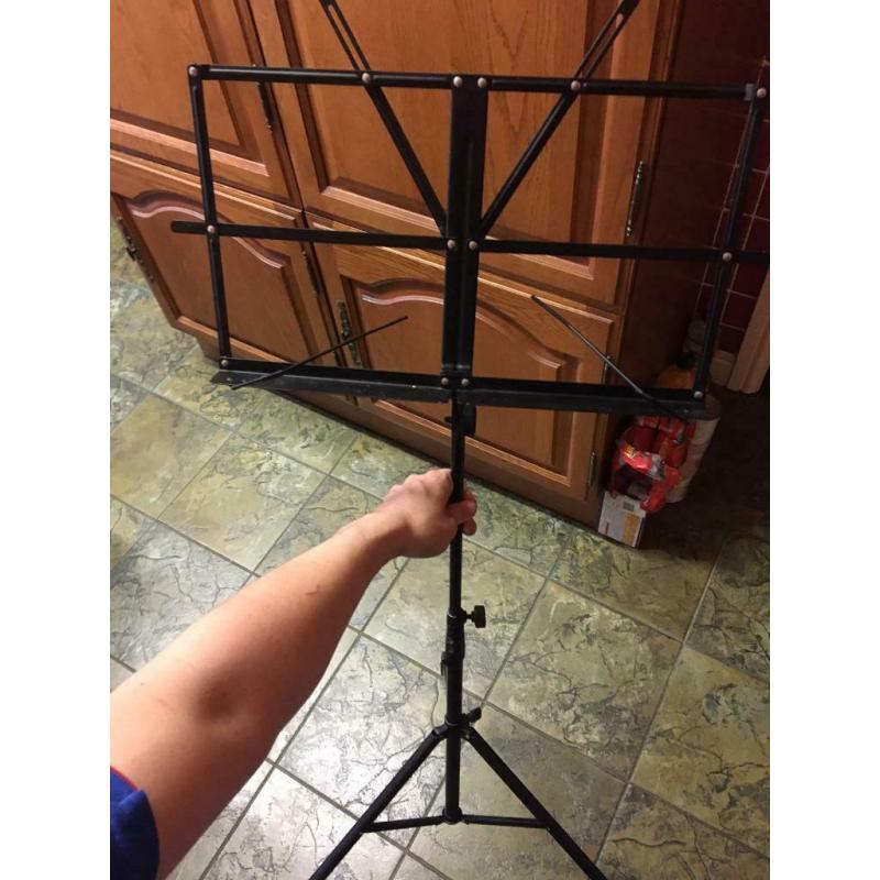 Great music sheet holder