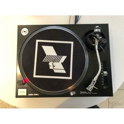 Technics 1210 mk2 pair