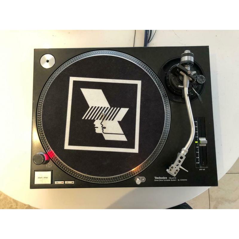 Technics 1210 mk2 pair