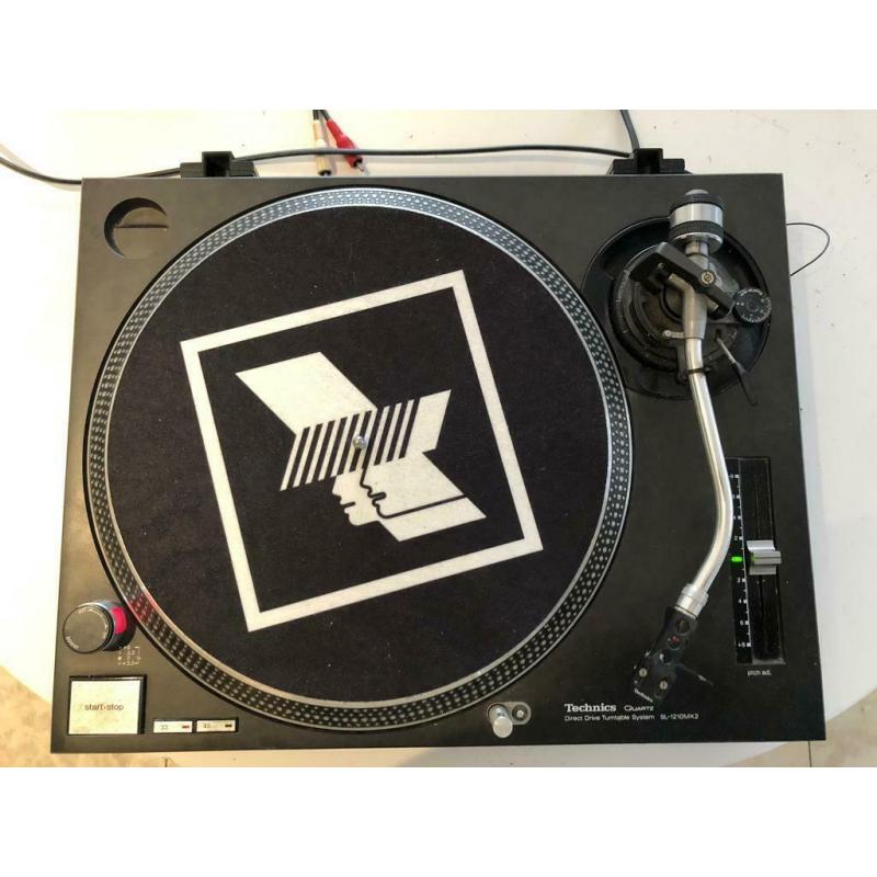 Technics 1210 mk2 pair