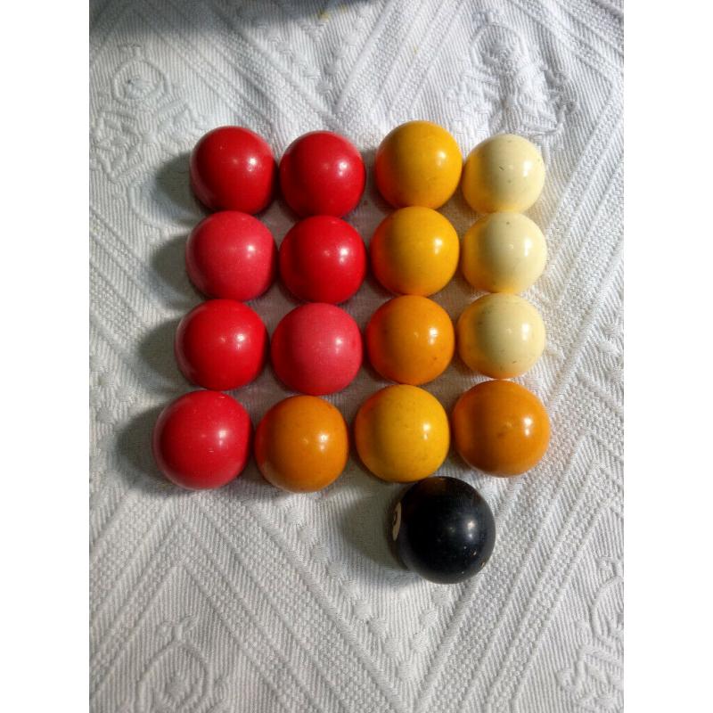 Pool balls incomplete set