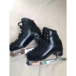 Risport RF4 Skates (black) - size 220
