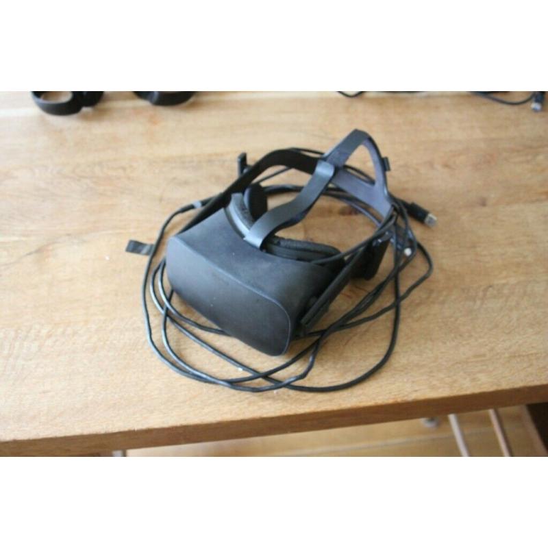 Oculus Rift CV1 Virtual Reality Headset + 3 Sensors + 2 Touch Controllers