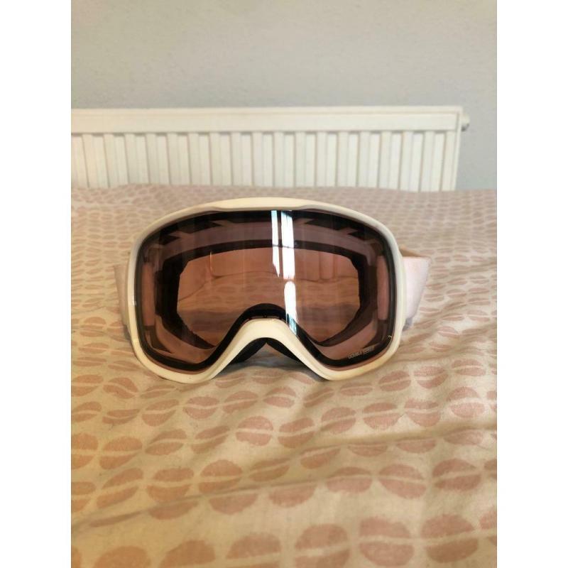 Women?s ski goggles