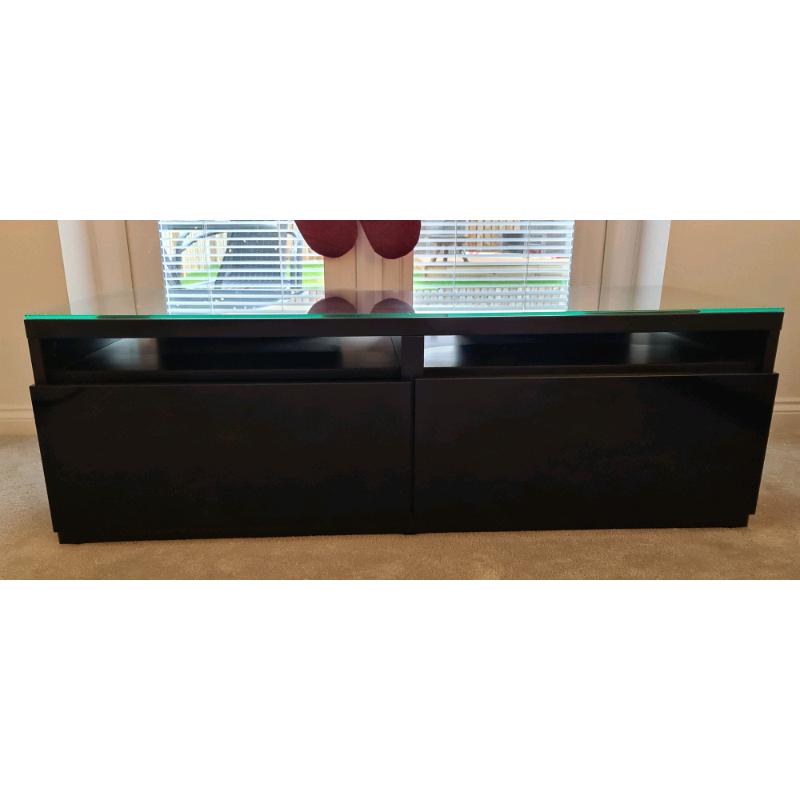 Gloss black TV unit
