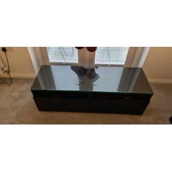 Gloss black TV unit