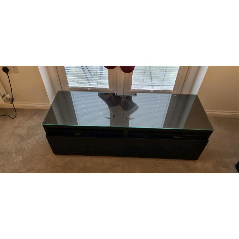 Gloss black TV unit