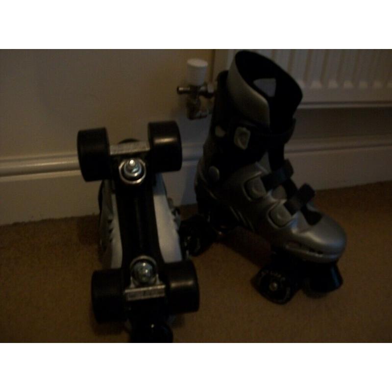 As new Kids Phoenix quad roller skates-size 2(will also fit sizes 12 to 3)super condition