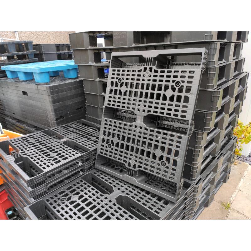 Plastic pallets for sale, very good condition