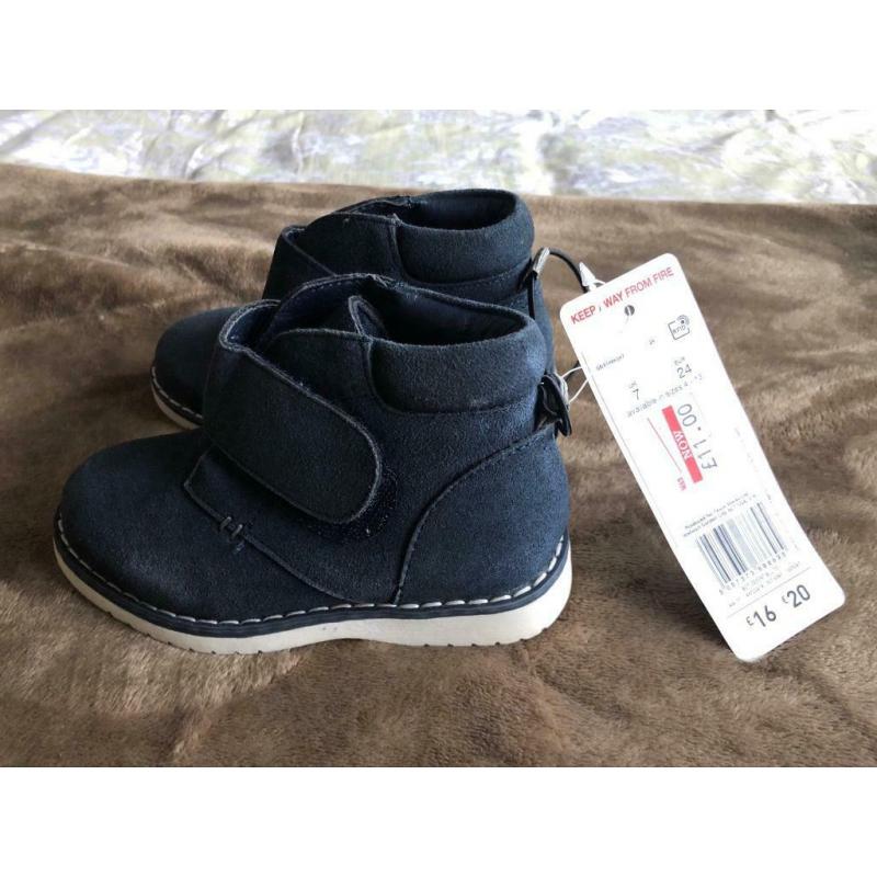 Girls boots infant size 7