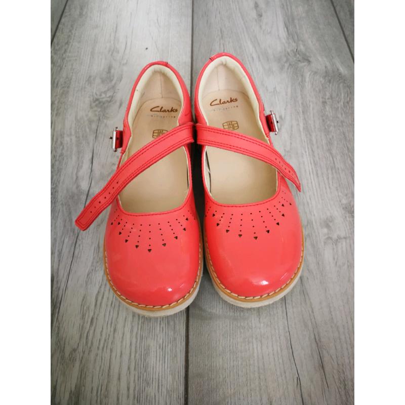 Clarks girls salmon pink patent shoes size 13F with great condition