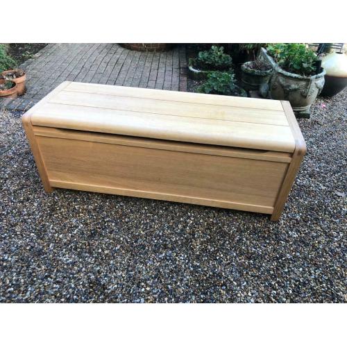 SOLID OAK STORAGE TRUNK
