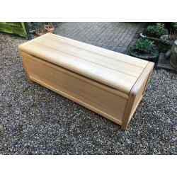 SOLID OAK STORAGE TRUNK
