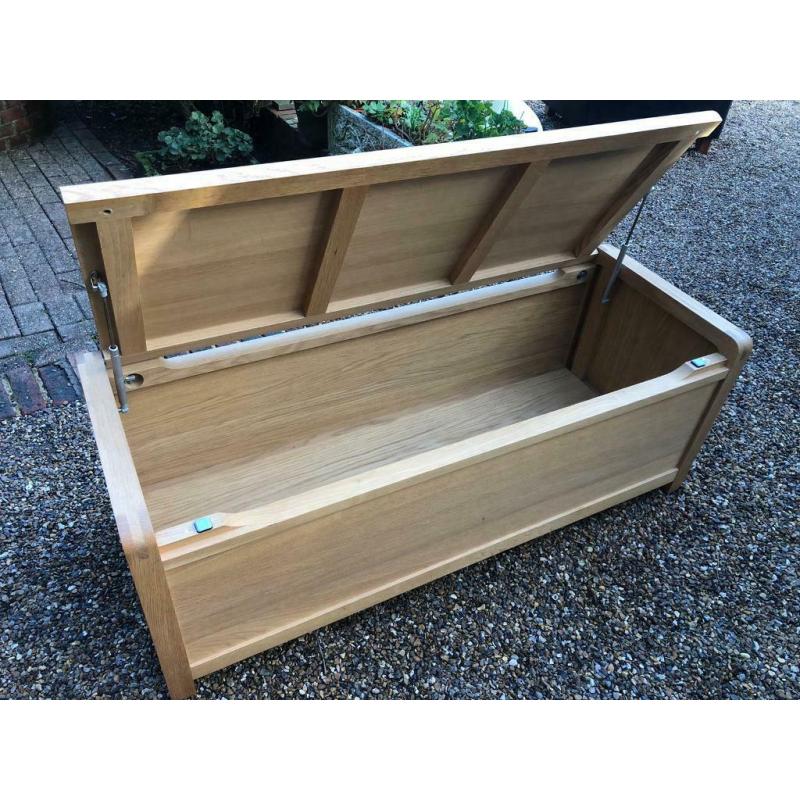SOLID OAK STORAGE TRUNK