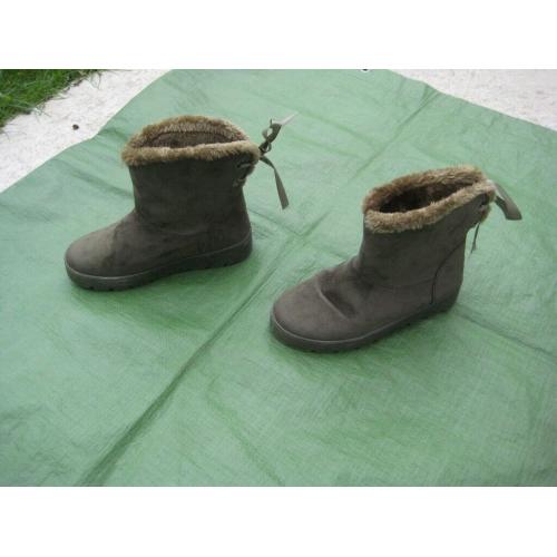 Pair of Nearly New UK Size 3 Olive Green Suede Boots with Fake Fur Lining for Only ?4.00