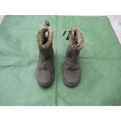 Pair of Nearly New UK Size 3 Olive Green Suede Boots with Fake Fur Lining for Only ?4.00