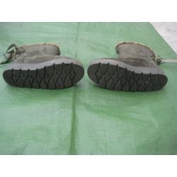 Pair of Nearly New UK Size 3 Olive Green Suede Boots with Fake Fur Lining for Only ?4.00